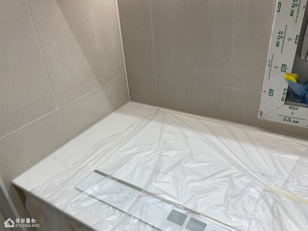 퓨어화이트 타일 인테리어 시공 사진 · 스노우 화이트