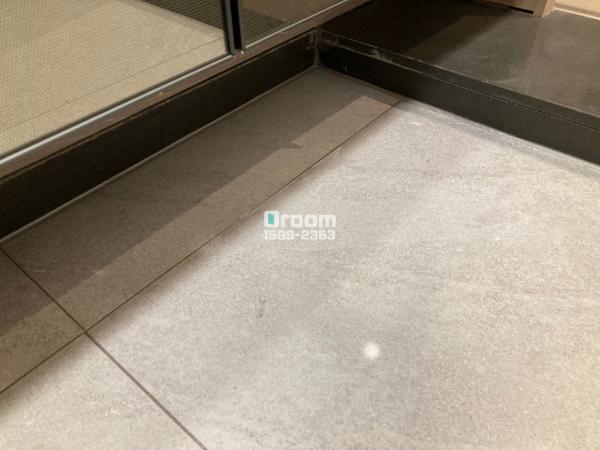 그레이 타일 인테리어 시공 사진 · 메탈그레이