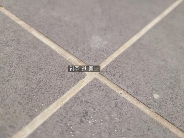 라이트그레이 타일 인테리어 시공 사진 · 라이트그레이 줄눈