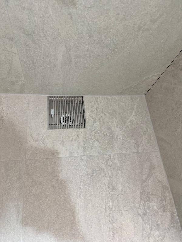 그레이 타일 인테리어 시공 사진 · 퍼플렉스 P-30 오프화이트그레이
