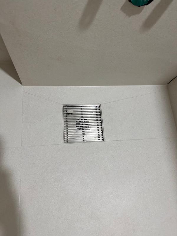 그레이 타일 인테리어 시공 사진 · 600각 타일