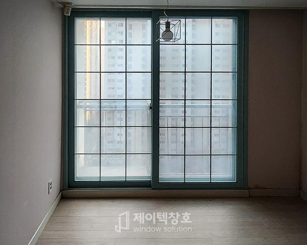 그린·세이지 유리·거울 인테리어 시공 사진 · 두께 26T 투명+투명, 로이+그린 유리