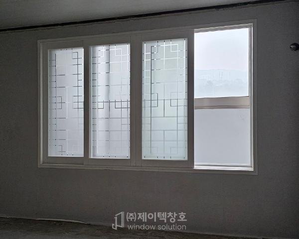 그린·세이지 창호 인테리어 시공 사진 · KCC창호 Window5 발코니이중창 VBF242 (26T 로이+그린유리)
