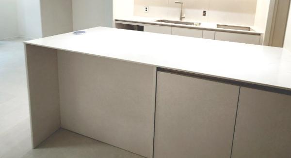 웜화이트 인테리어 시공 사진 · LX 하이막스 오로라 웜블랑 (M622)