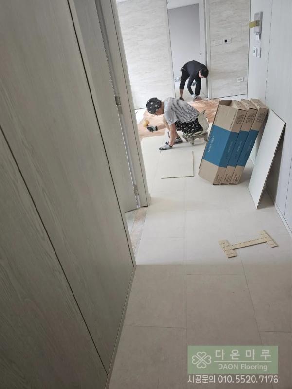 크림·아이보리 타일 인테리어 시공 사진 · 아덱스 실리콘 아이보리