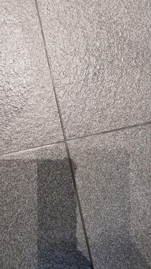 차콜·딥그레이 인테리어 시공 사진 · 다크그레이톤 포세린타일