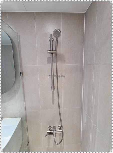 시공 전 상태를 확인하며 기본 철거를 진행하는 과정입니다