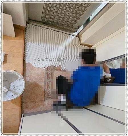 그레이 타일과 베이지 톤으로 정돈한 현관과 베란다 | 강남구 청담동 삼환 아파트
