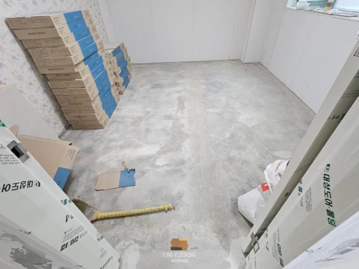 벽면 각도에 맞춘 르플로 모네로키 코튼베이지 사선 시공 | 강마루
