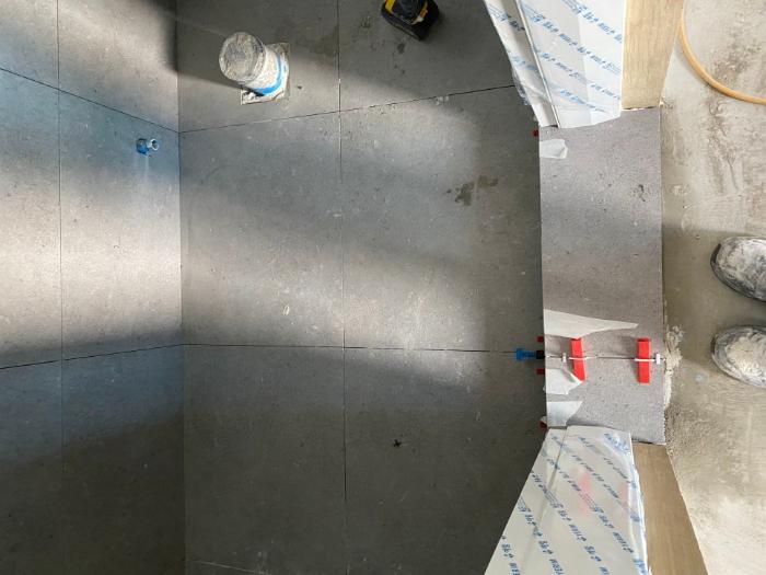 공장졸리 대신 현장 칼졸리로 마감한 600각 타일 욕실 | 남양주 전원주택