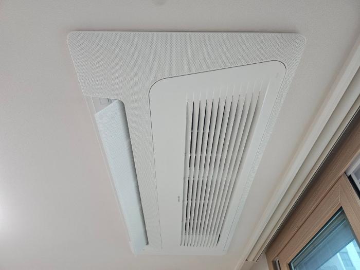 식탁 위 찬바람을 피한 맞춤 설계와 저소음 모델 배치 | 김포 메트로타워예미지