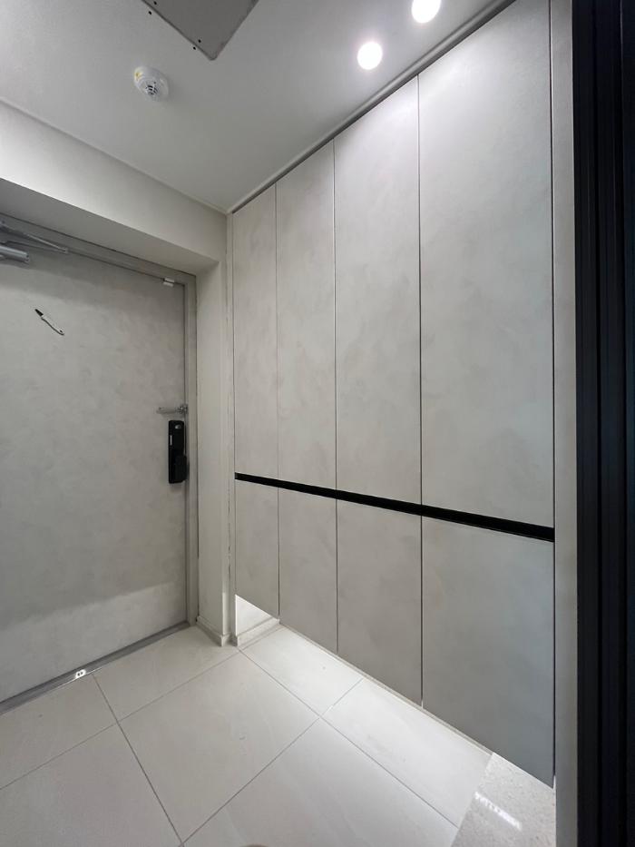 콘크리트 질감으로 완성한 세련된 현관의 첫인상 | 세종 엘리프세종6-3아파트