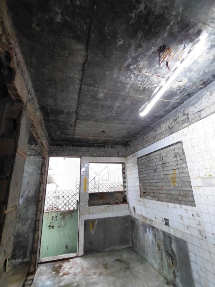 곰팡이 가득했던 55년 된 노후 주택, 통창과 계단 복원으로 게스트하우스 준비 완료 | 부산 수영구 광안동