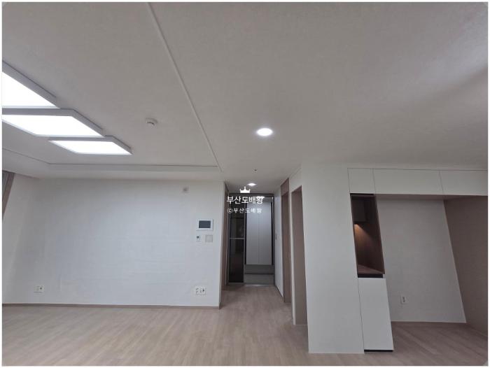 지저분한 배관함과 노출된 선을 지우고 찾은 깨끗한 무드 | 부산 브라운스톤 하이포레 30평대