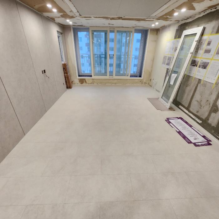 650mm 정각 사이즈로 선을 줄인 바닥 마감 | 방배 롯데캐슬헤론