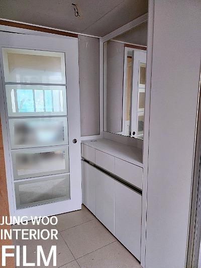 방화문부터 섀시까지 낡은 색감을 지운 필름 리폼 | 은평구 불광동 북한산 현대홈타운