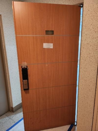 방화문부터 티비프레임까지 색을 맞춘 필름 시공 | 성동구 풍림아이원 A