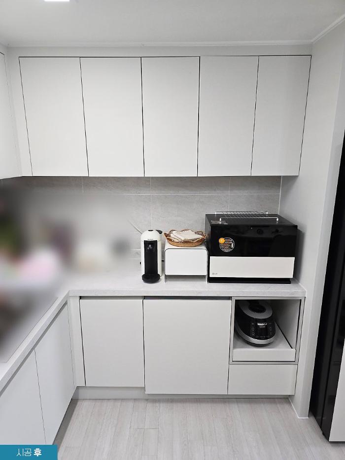 연장된 싱크대와 기존 자재의 이색 차이를 삼성필름 SG128로 맞춘 집 | 일산 쌍용더플래티넘장항