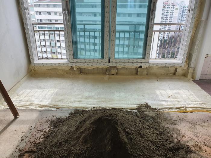 경질 우레탄 폼 발포 단열로 잡은 바닥 열교 현상 | 시흥시 은행동 성원 아파트