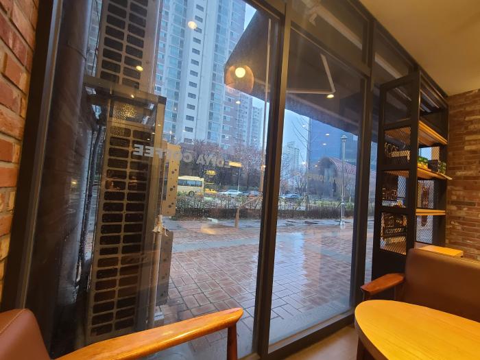 광폭 마루의 결을 살린 역방향 시공의 디테일 | 신도림 월드메르디앙