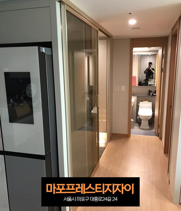 샴페인 골드와 브론즈 유리가 만난 현관 | 마포 프레스티지자이
