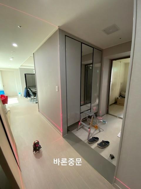 워터큐브 유리가 섞인 원슬라이딩 중문의 시선 차단법