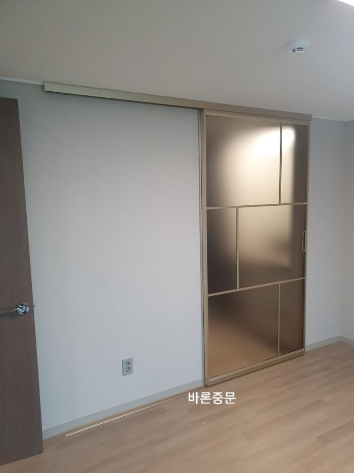 샴페인골드 프레임과 브론즈샤틴 유리의 조합 | 원주 롯데캐슬골드파크