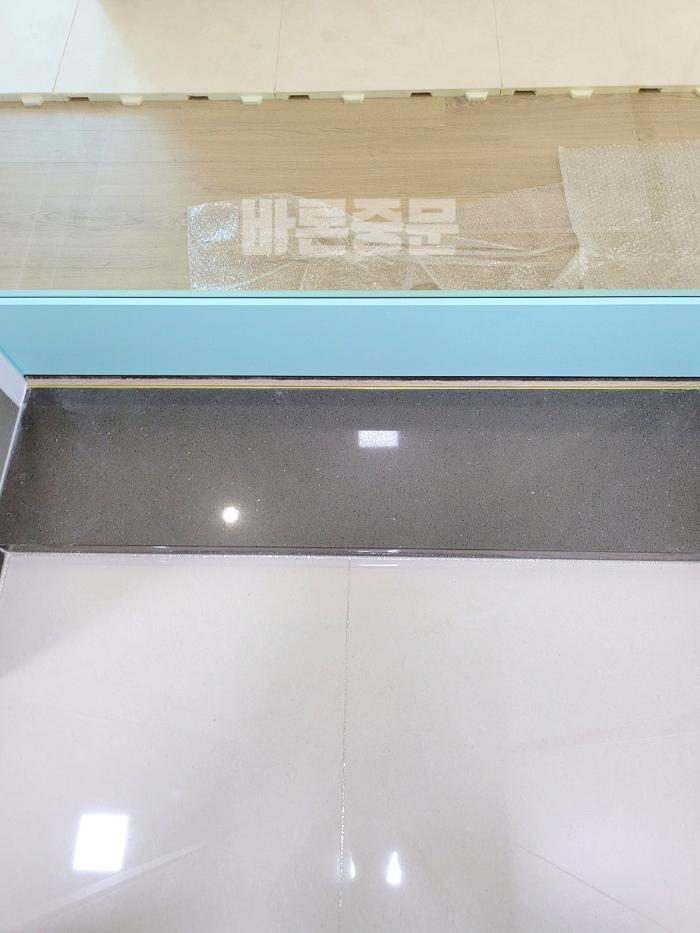 민트색 아치형 중문으로 완성한 화사한 첫인상 | 청주 모충LH트릴로채