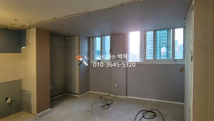 예림 ABS 도어와 9미리 문선으로 정돈한 복도 라인 | 동탄시범다은마을 풍성신미주