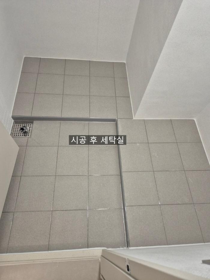 케라폭시 110번과 112번으로 톤을 분리한 욕실 마감 | 수원 영통 푸르지오 트레센츠