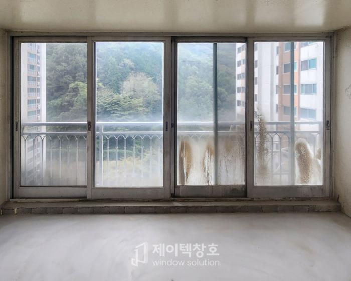 알루미늄 샷시를 걷어내고 로이유리로 채운 거제 대아푸른솔마을