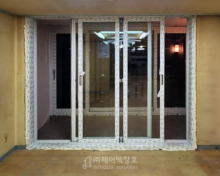 외풍 차단하고 온기를 채운 창호 교체 | 부산 기장현대아파트