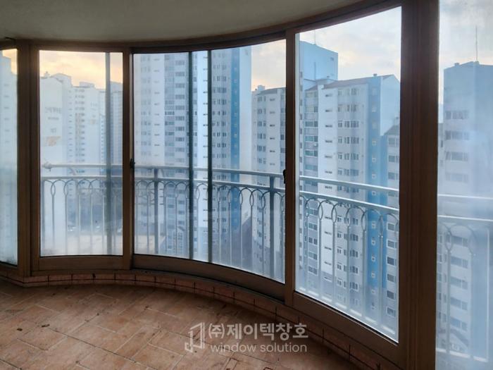 곡선 라운드샷시를 일자로 바꿔 넓어진 거실 | 부산 센텀SK뷰