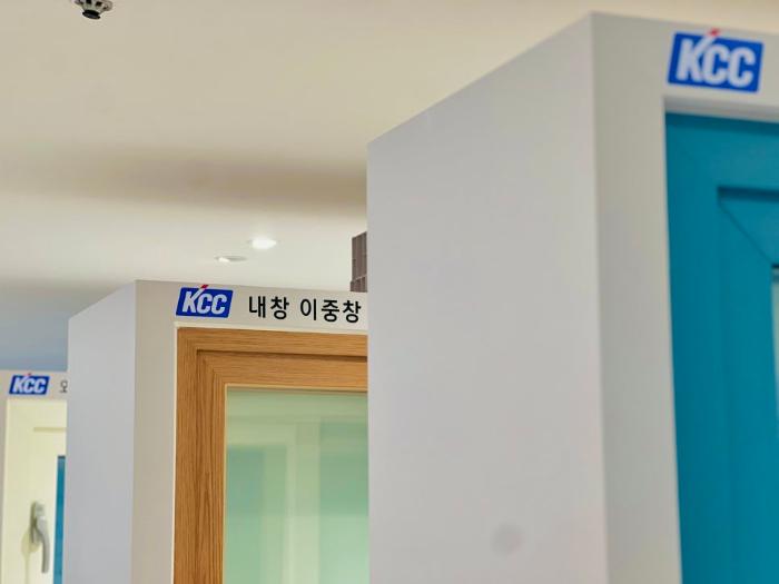 비확장 발코니에 적용한 KCC VBF140 단창 디테일 | 센텀대림