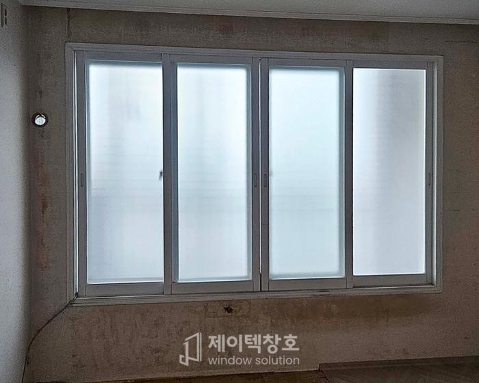 30년 된 알루미늄 샷시를 KCC 로이유리로 바꾼 복도식 아파트 | 수영구 광안비치그린