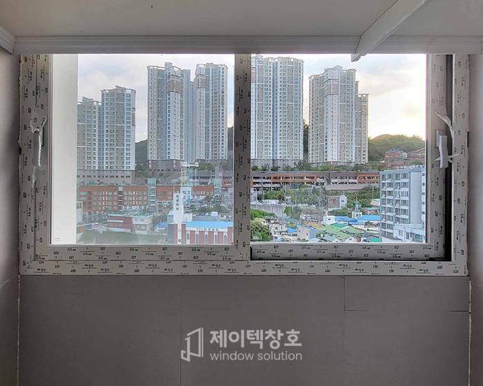 KCC VBF140 단창과 26T 로이유리로 잡은 비확장 발코니의 온도 | 부산진구
