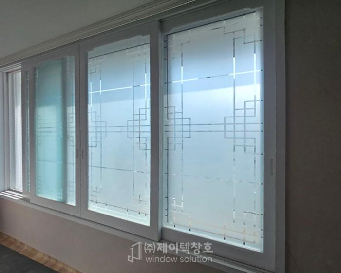 낡은 알루미늄 창호를 걷어내고 찾은 집안의 온기 | 부산 30년 차 구축 아파트
