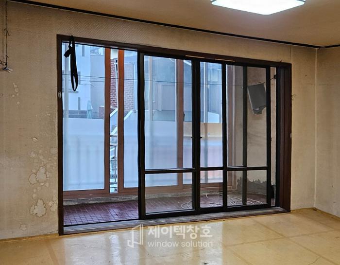 알루미늄과 나무 창호를 걷어내고 KCC 와이드빌로 교체한 집 | 진주 새진주아파트