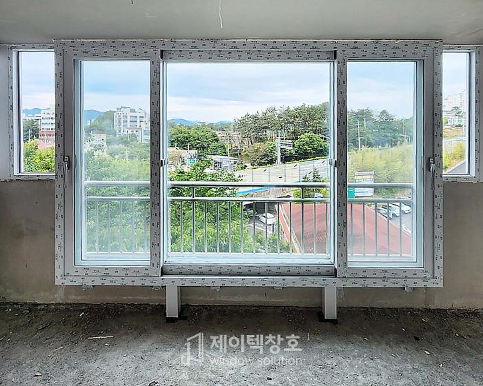 VBF242 이중창과 로이유리로 단열을 잡은 확장 공사 | 통영 청구하이츠