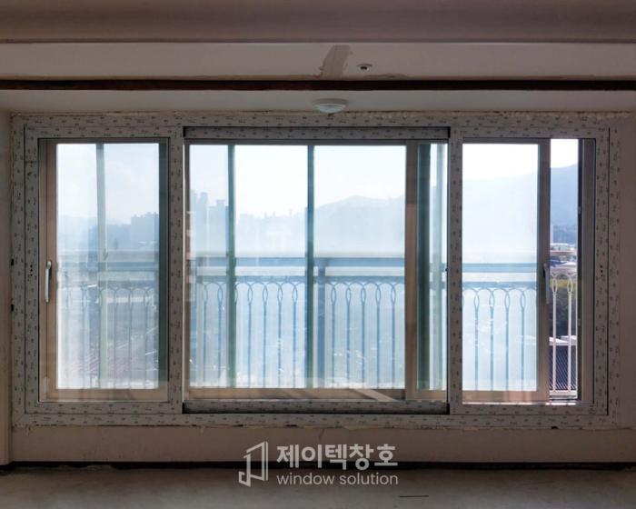 기존 PVC 샷시를 살려 KCC VBF140 덧창으로 단열을 높인 집 | 양산 웅상신원아침도시