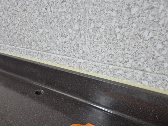 물때와 오염 걱정 덜어낸 깔끔한 욕실 관리 | 사하한신더휴 거주 중 줄눈 시공
