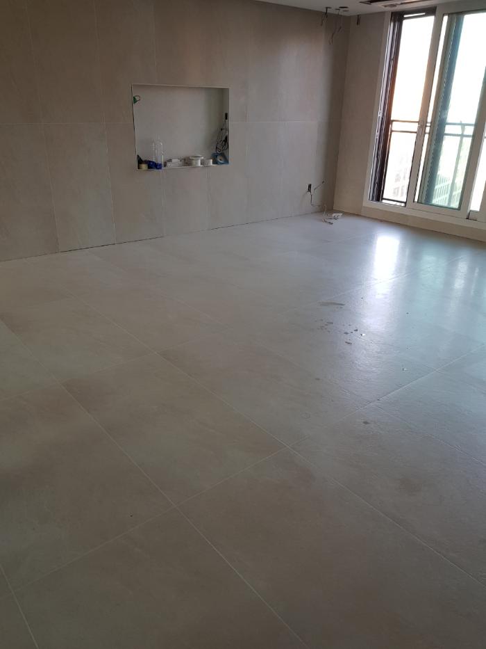 타일 단차 없는 정밀한 시공 위에 얹은 케라폭시 110번 | 용인 수지구 삼성래미안이스트팰리스 4단지