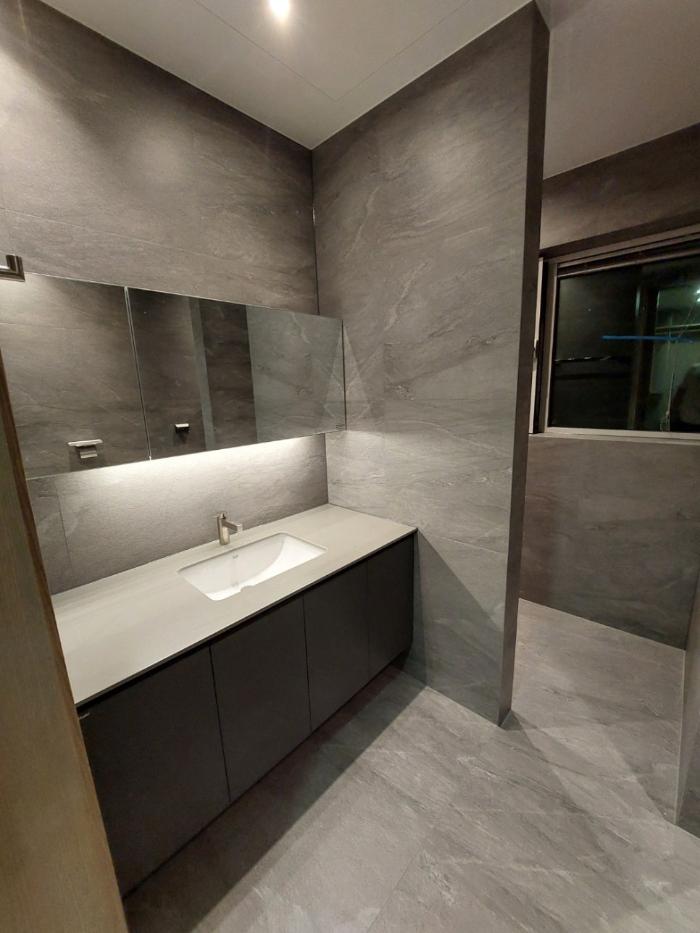 대리석 철거 후 600각 포세린 타일과 졸리컷으로 마감한 욕실 | 용인 기흥 동백엘가빌리지