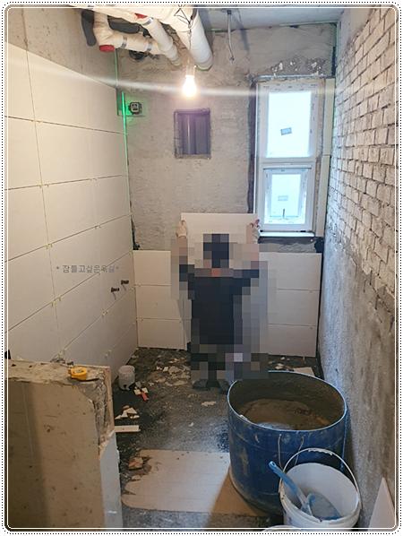 시공 현장의 수공구와 작업 장면