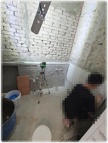 수공구가 놓인 벽면 작업 구간