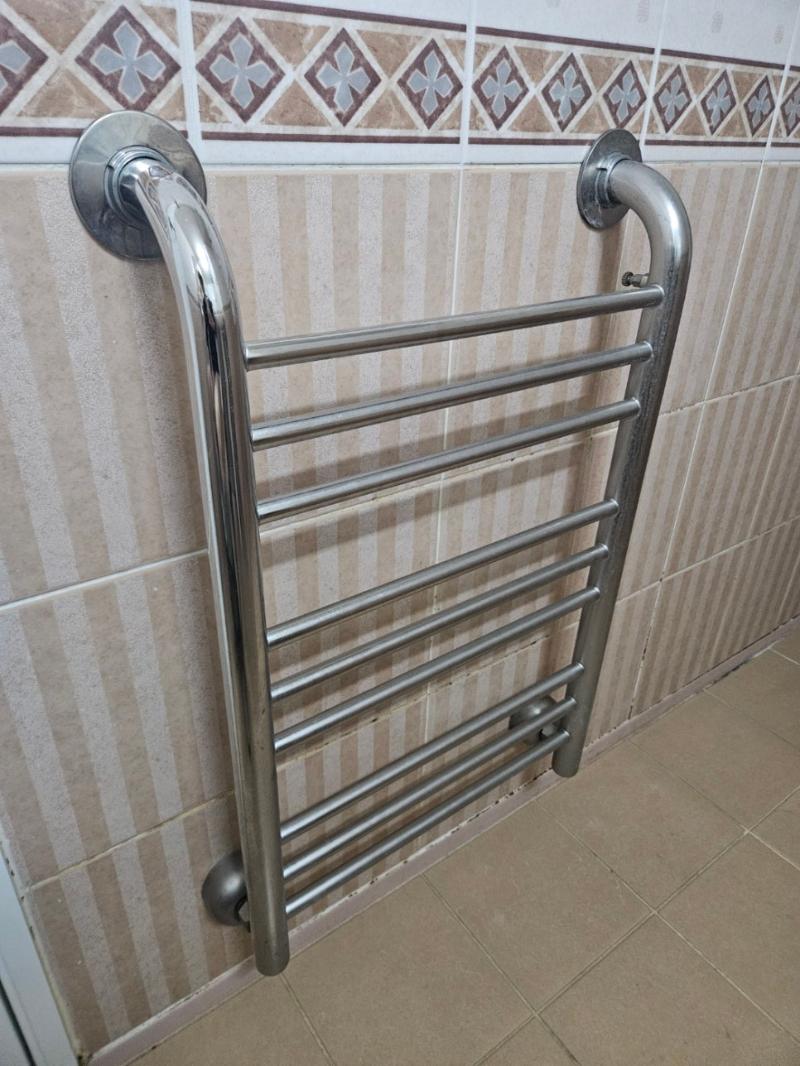 꽃무늬 타일과 수건걸이가 보였던 철거 전 모습