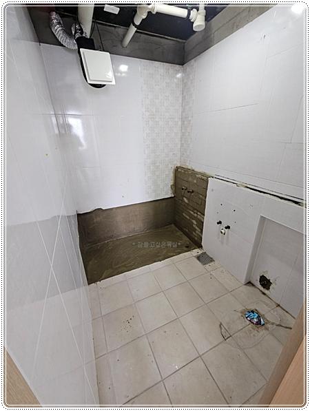 벽 타일 시공 전 세부 면 정리 상태