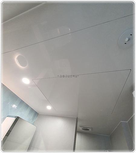 흰색 돔 천장 마감과 내장 조명이 설치된 모습
