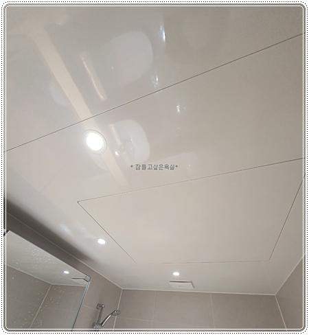 매립등 3개와 환풍기가 설치된 돔 천장