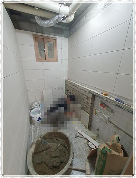 벽면 타일을 정밀하게 부착하는 단계